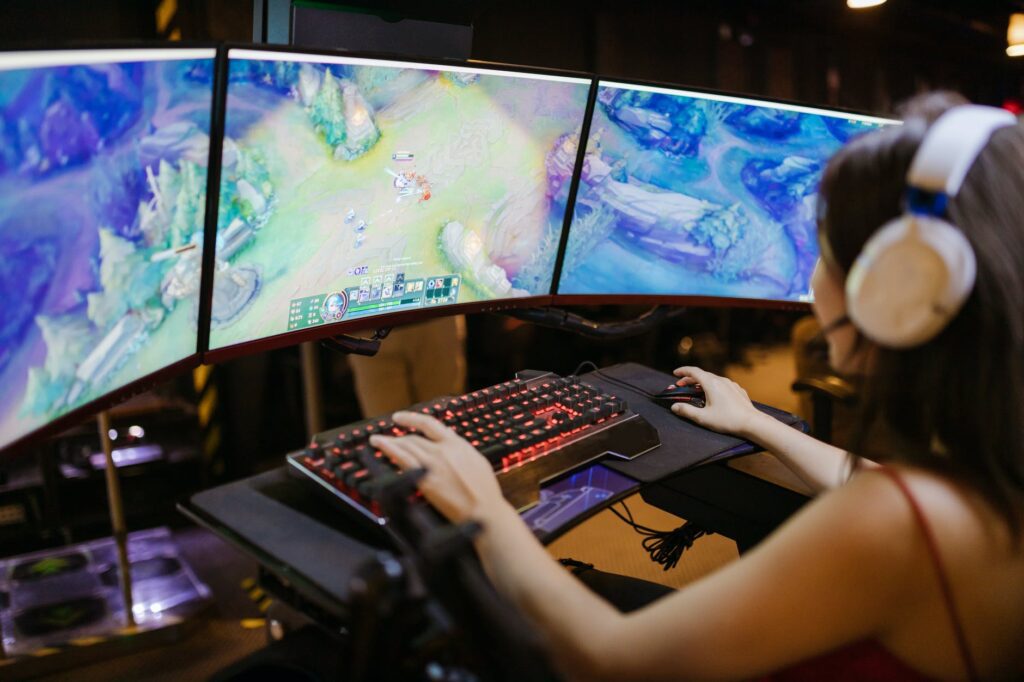 Are Curved Monitors Good for Gaming? Are Curved Monitors Good for Gaming?