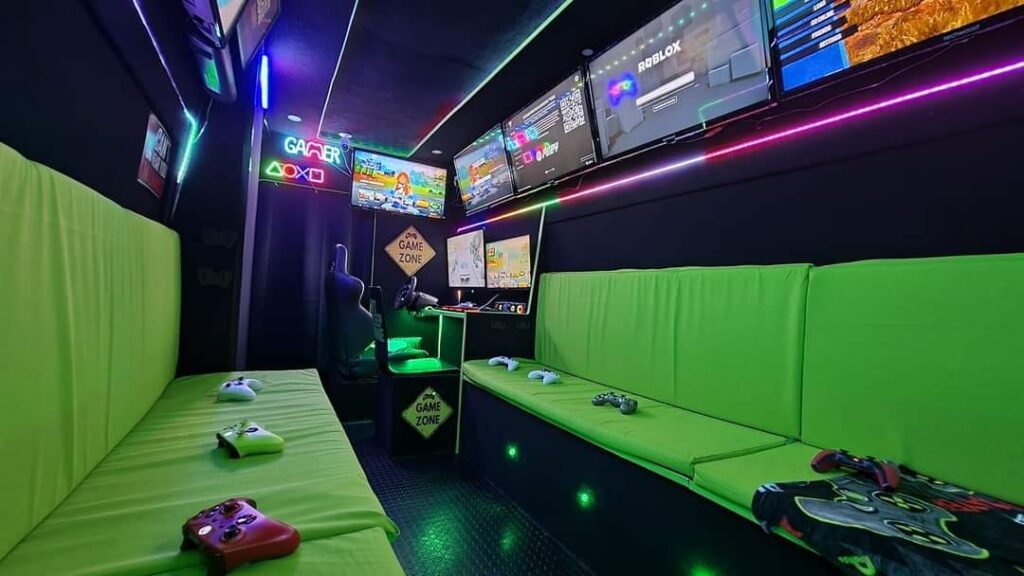 Street-Side Gaming Bus: A Gamer’s Dream on Wheels 465667711 1096747645785034 7687128056069559761 n 1024x576 - Street-Side Gaming Bus: A Gamer's Dream on Wheels